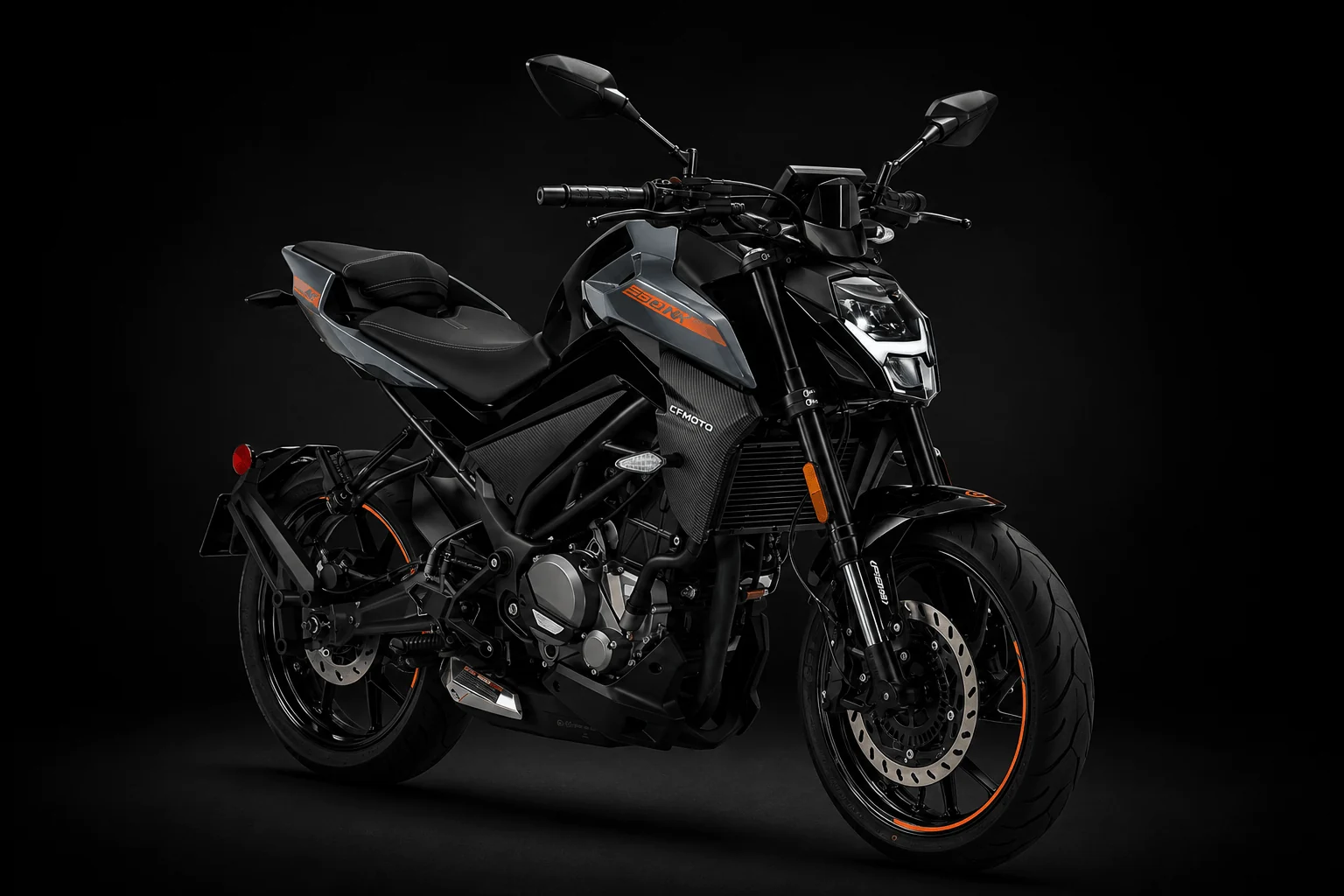 Εκπαιδευτική μοτοσυκλέτα CFMoto 300 κατηγορίας A2 με συμπλέκτη